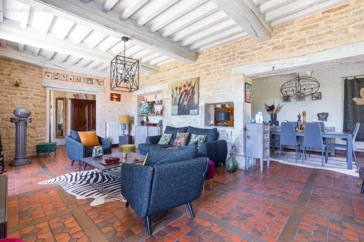 Maison à MIREBEAU-SUR-BEZE