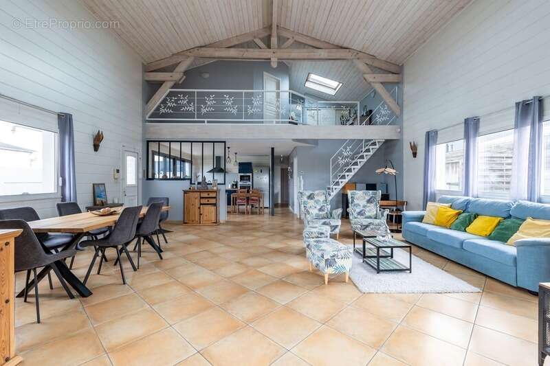 Commerce à GUJAN-MESTRAS