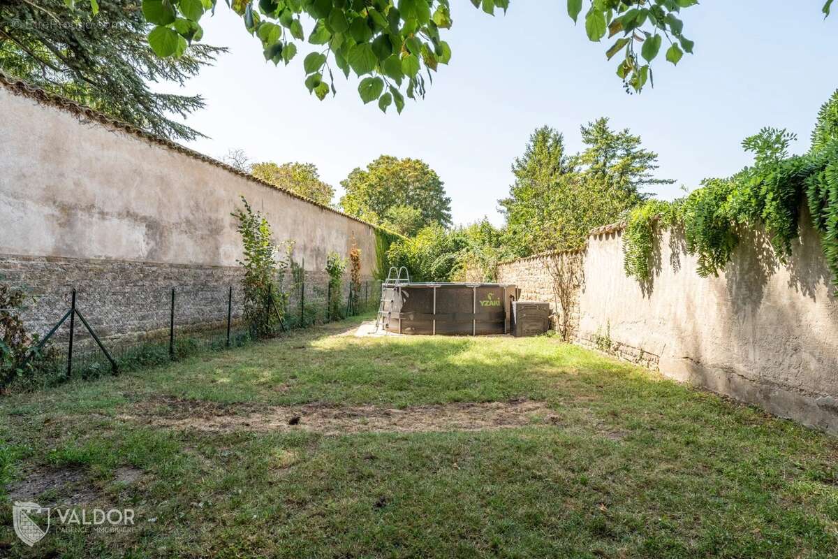 Maison à MONTMERLE-SUR-SAONE