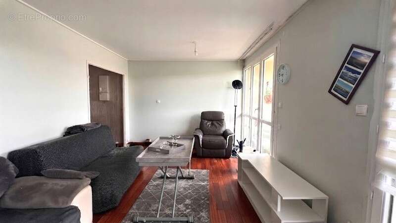 Dpt Finistère (29), A vendre QUIMPER Ouest, Appartement dernier étage de type 2 de 49 m² habitable avec  balcon - Cave - photo 2