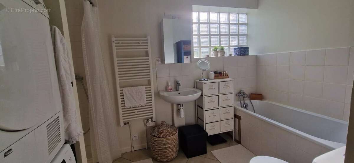 Maison à VENEUX-LES-SABLONS