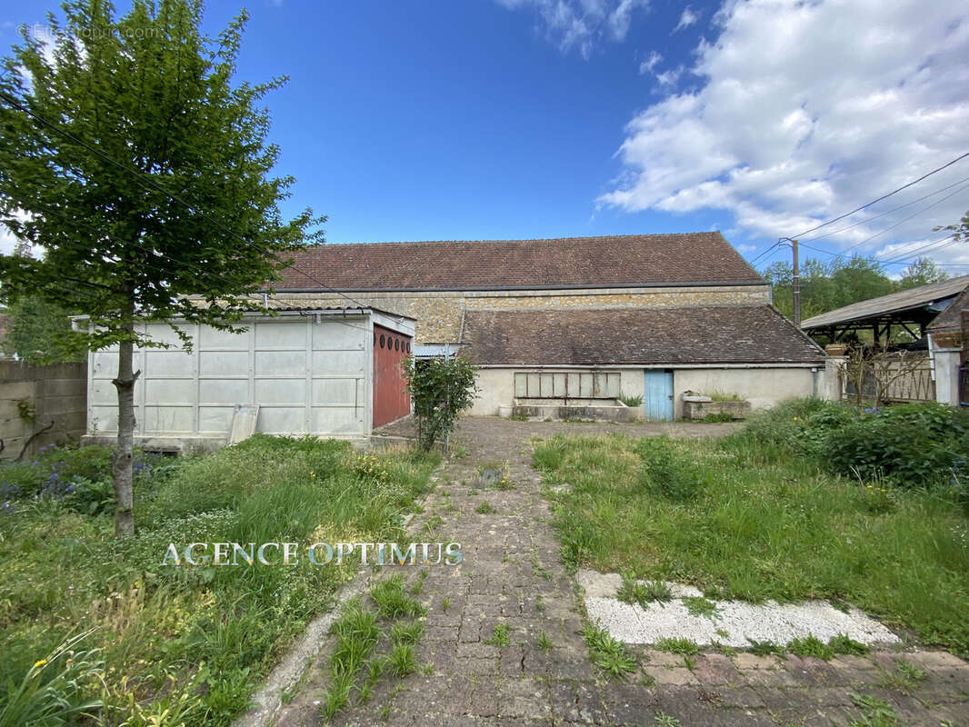 MAISON ANCIENNE A RAFRAICHIR - 104m2 de plain-pied avec dépendances - photo 11