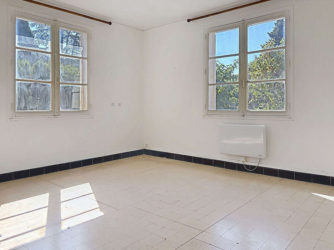 Villeneuve-lès-Avignon  Maison 150 m² sur 775 m² de terrain - photo 10