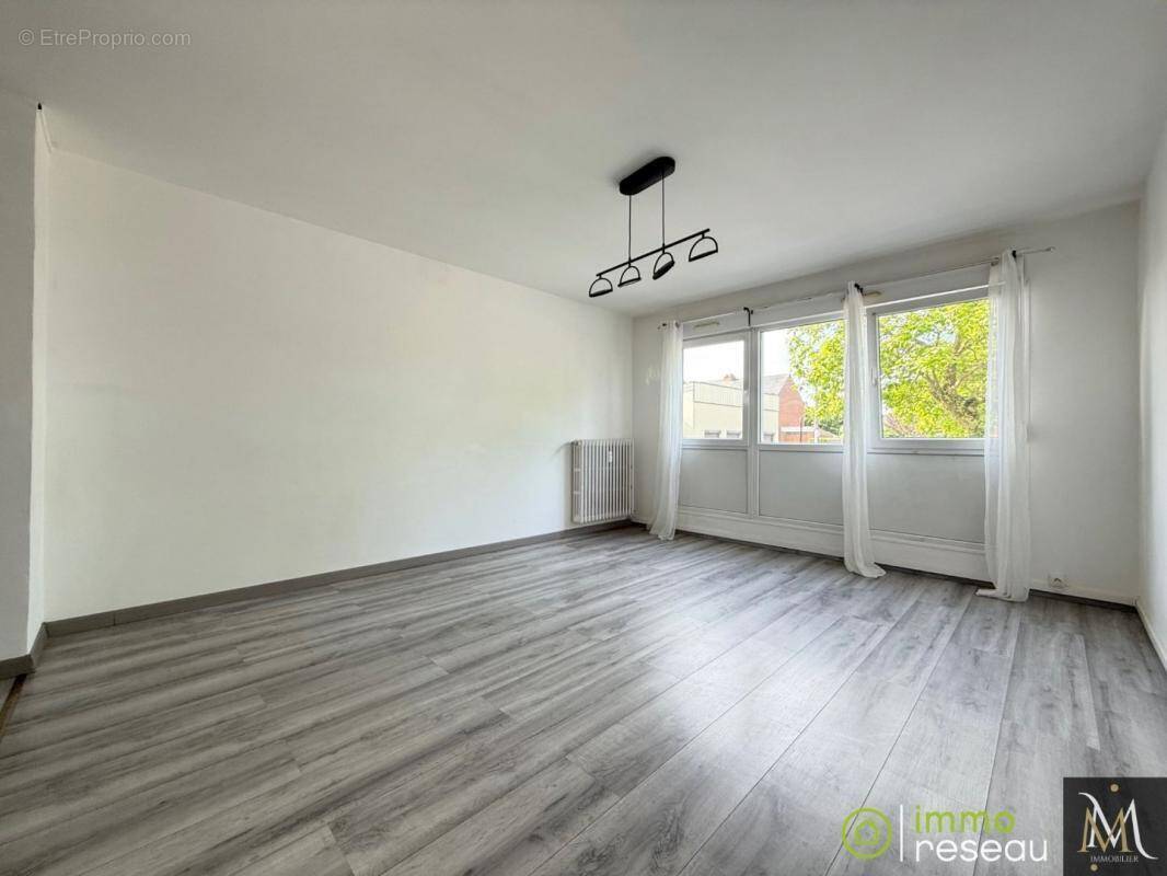 Appartement à BEUVRAGES