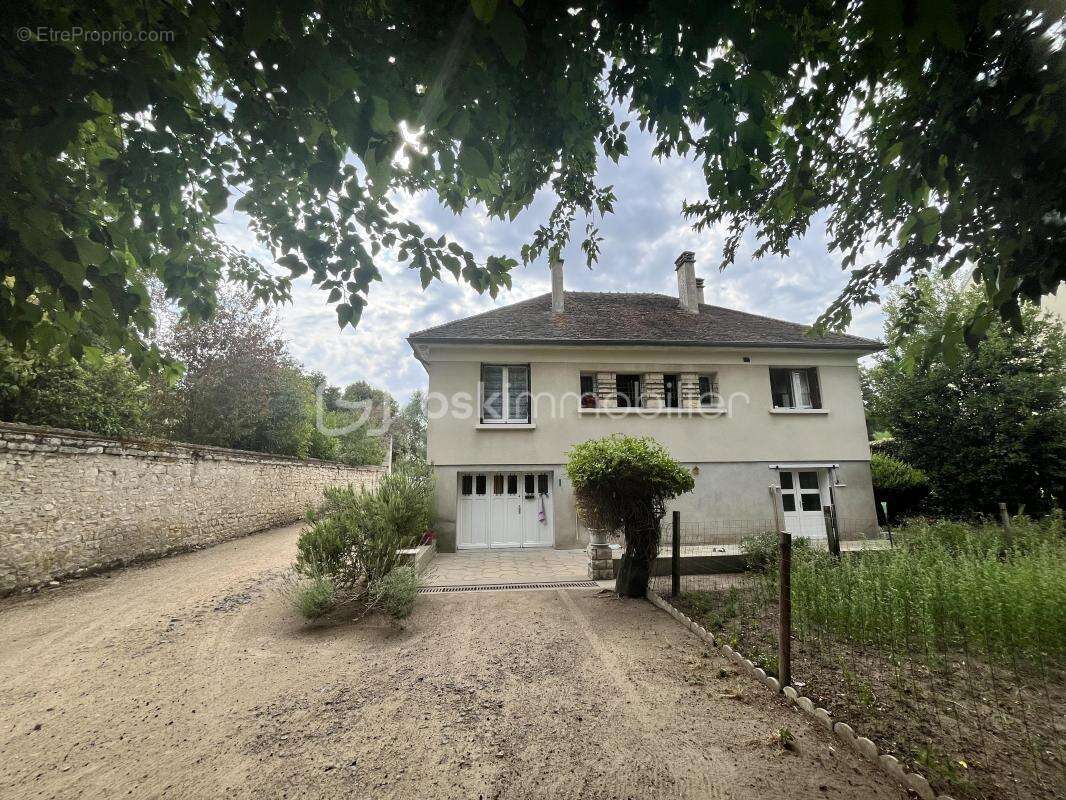 Rare sur le marché : Pavillon de plain-pied sur sous-sol complet avec balcon et vue imprenable sur la Loire - photo 21