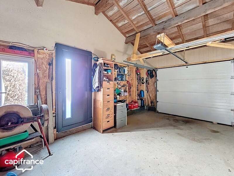 Maison de plain-pied 121 m² – 3 chambres – 3 garages (87m²) – terrain clos 1 454 m² – Boussais (79) proche Airvault - photo 21