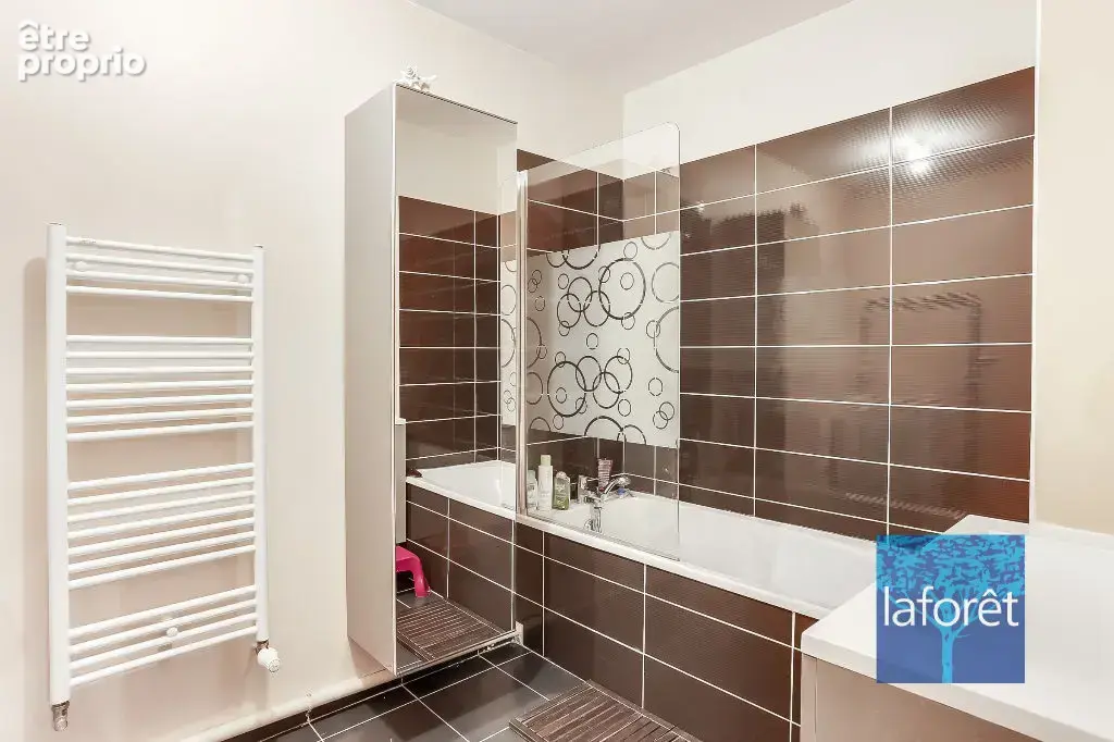 Lyon 7 ? t3 63 m² rez-de-jardin avec terrasse secteur blandan - photo 5