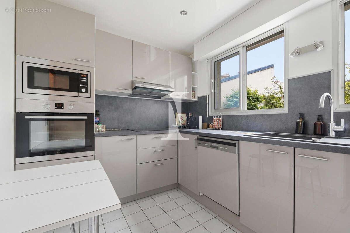 Appartement à PARIS-14E