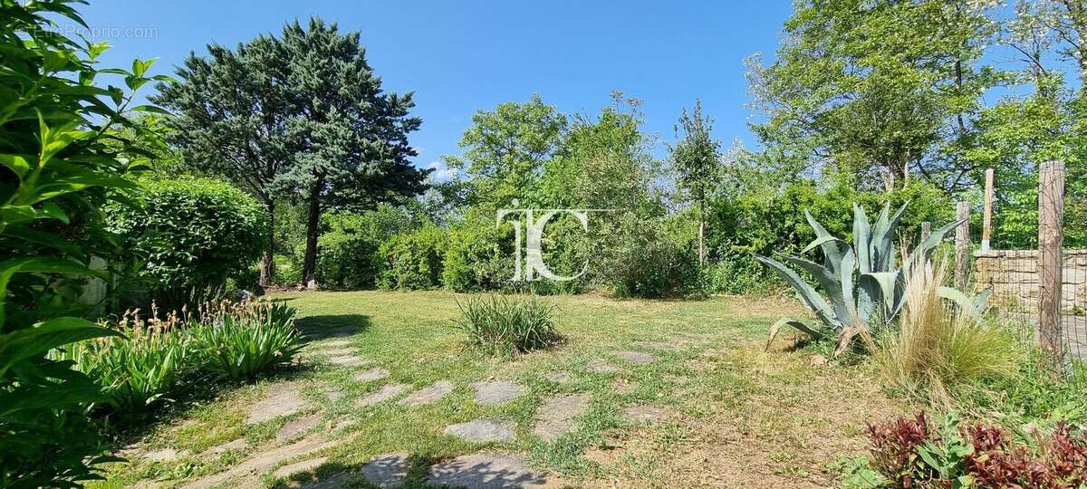 Maison à SAINT-PIERRE-SAINT-JEAN