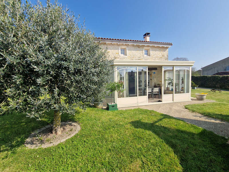 Maison à SAINT-JEAN-D'ANGELY