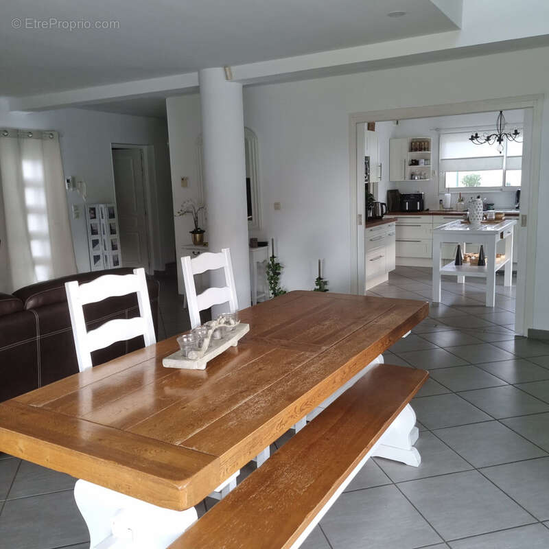 NOUVEAUTE : sur la commune de VILLE SOUS ANJOU, belle maison moderne, piscine, parcelle de terrain 1200m2 - photo 9