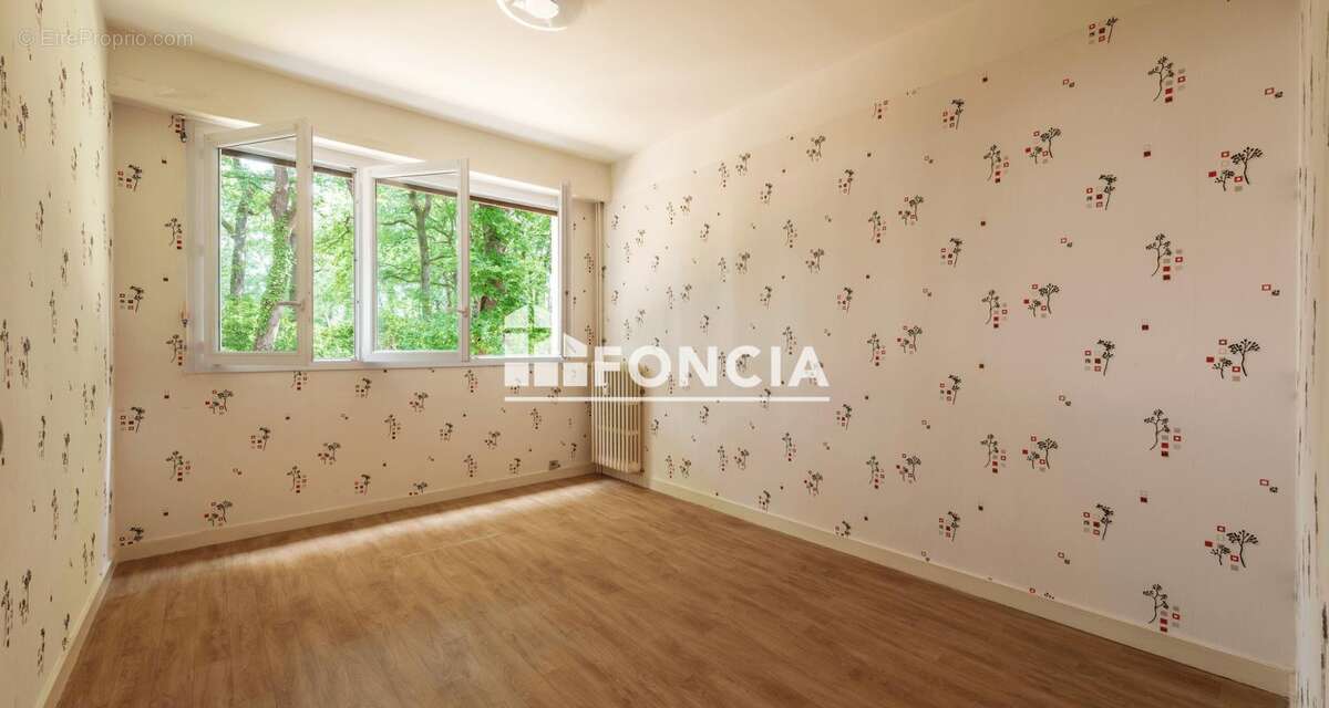 Appartement à AVRILLE