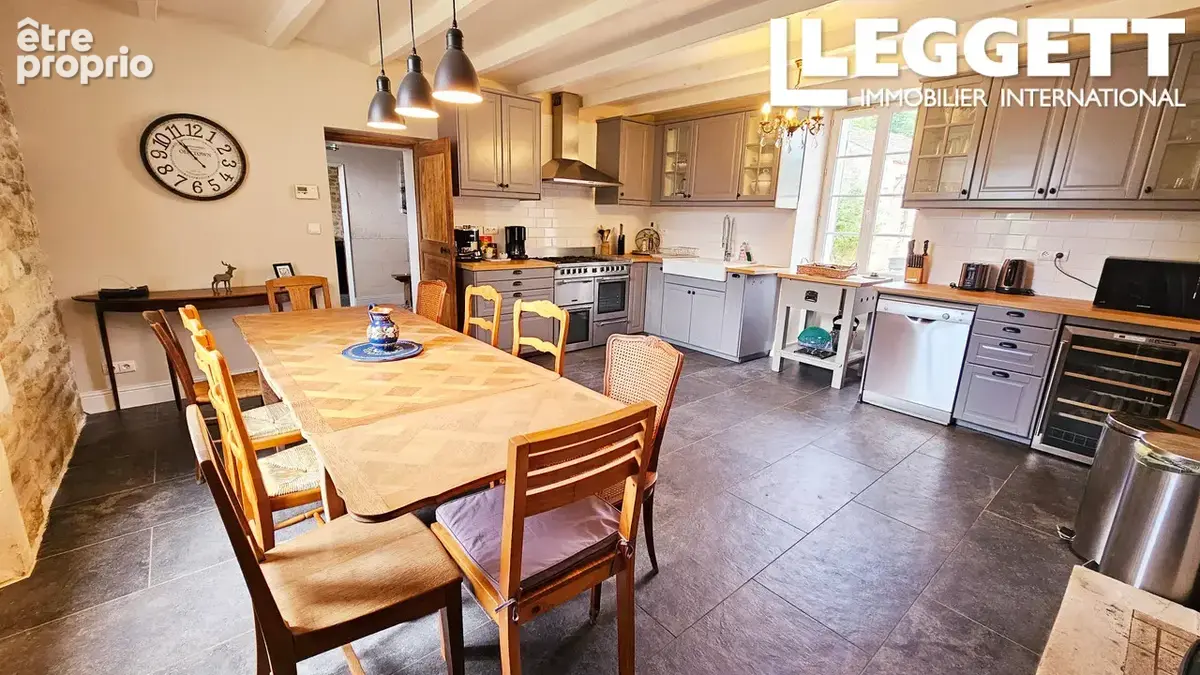 Une impressionnante maison familiale très bien rénovée avec une piscine récente - photo 5