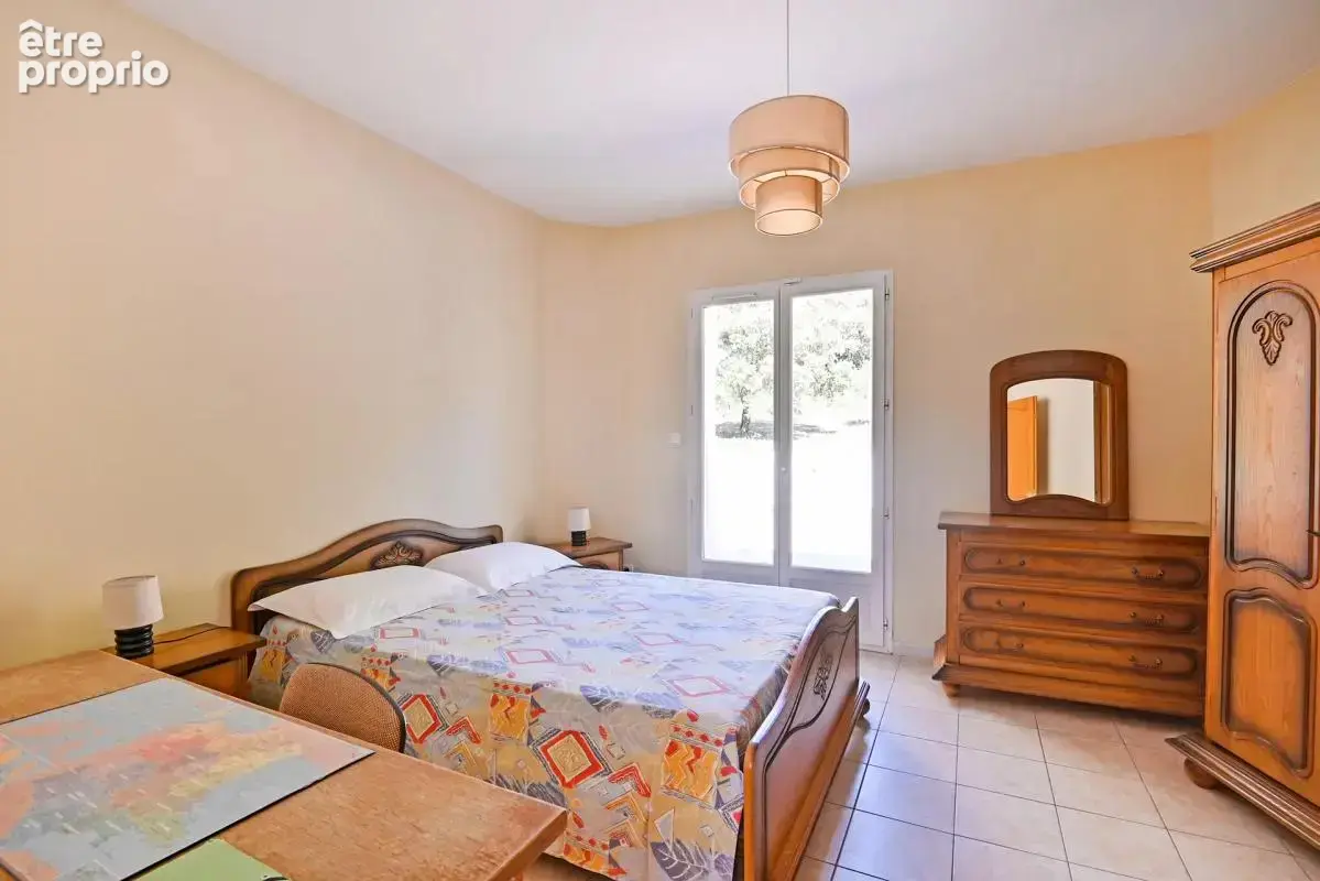 Maison de 11 pièces d'environ 130 m² à Nîmes avec piscine - photo 6