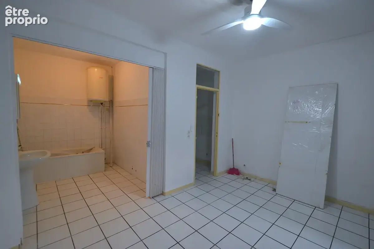 Appartement T4, très bon état, beaux volumes centre ville - photo 5