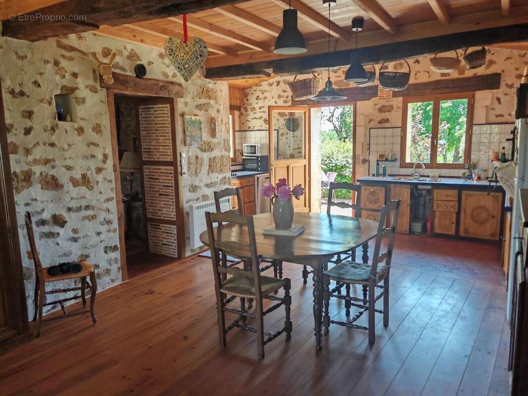Grands volumes pour cette maison périgourdine sur 1 hectare de terrain - photo 5