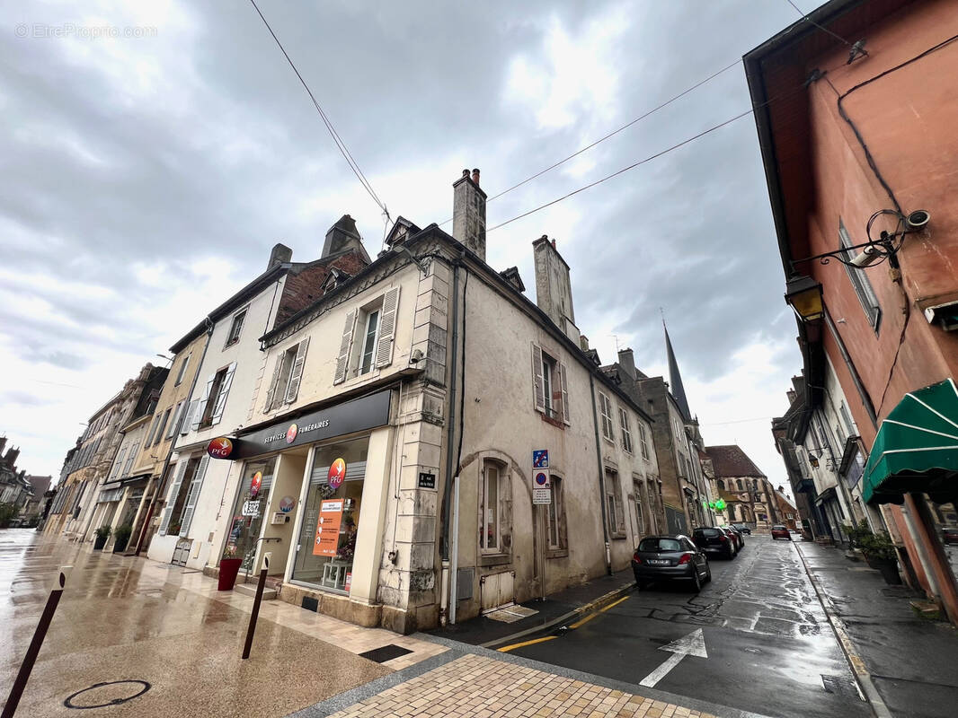 Commerce à AUXONNE