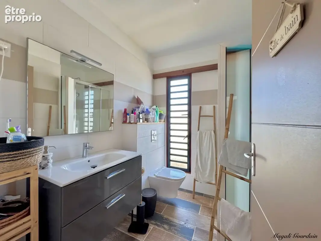À vendre – saint-françois – villa récente 140 m² – 3 chambres – piscine – autonomie eau & électricité - photo 15