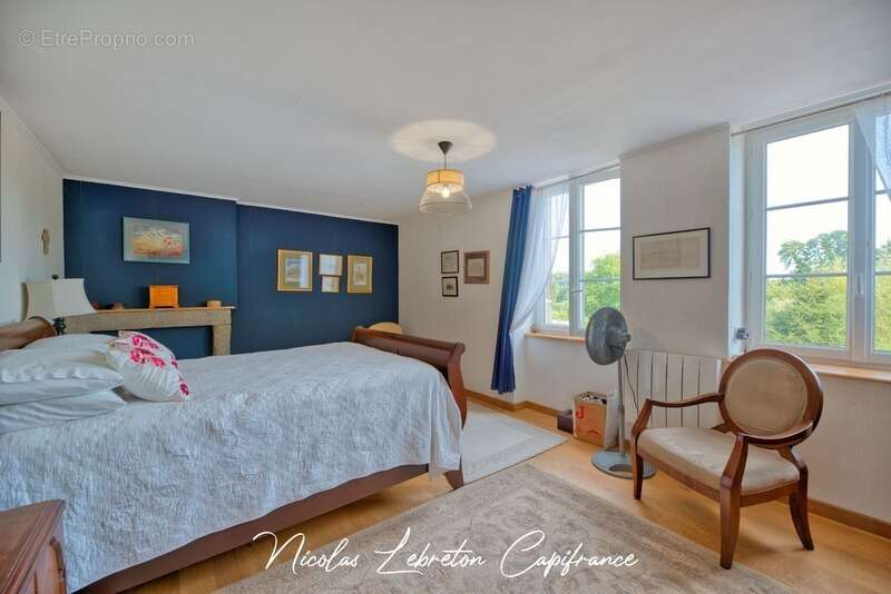 Maison en pierre rénovée de 202 m² – 4 chambres + studio indépendant – Dépendance de 100 m² – Terrain clos de 2 775 m² - photo 13