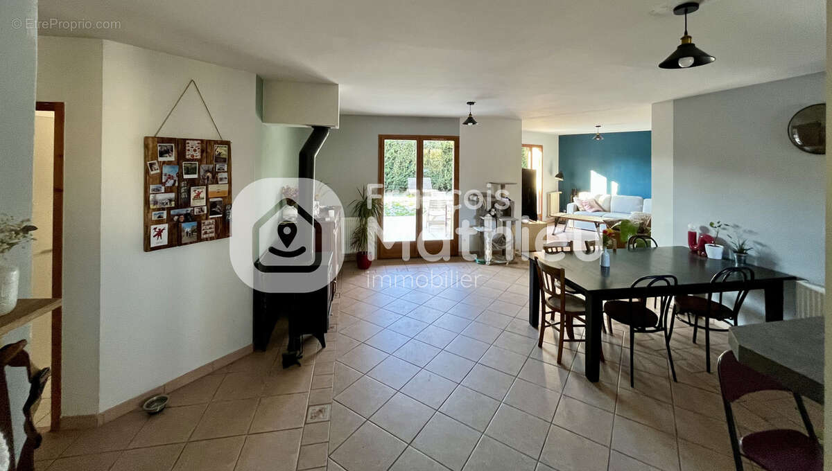 Maison à CHATILLON-SUR-CHALARONNE
