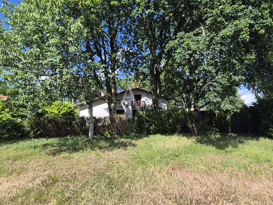 Léognan  - Maison de 128m²  avec travaux sur une belle parcelle de plus de 1 000m² - photo 4