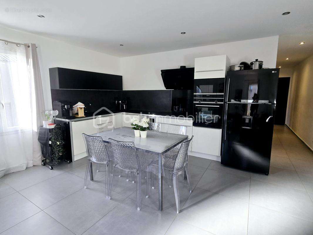 Appartement à VILLELAURE