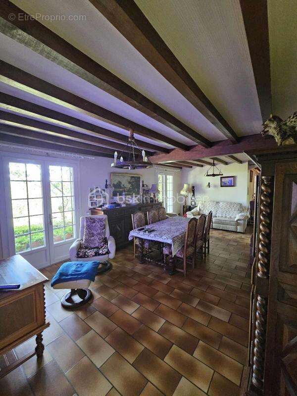 Maison à COUTRAS