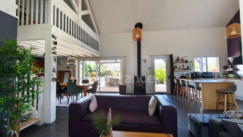 Maison familiale avec piscine sur terrain de 1280 m² SANGUINET - photo 4