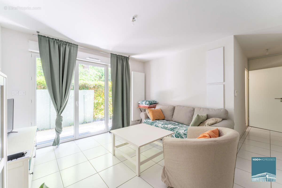 Appartement à PAREMPUYRE