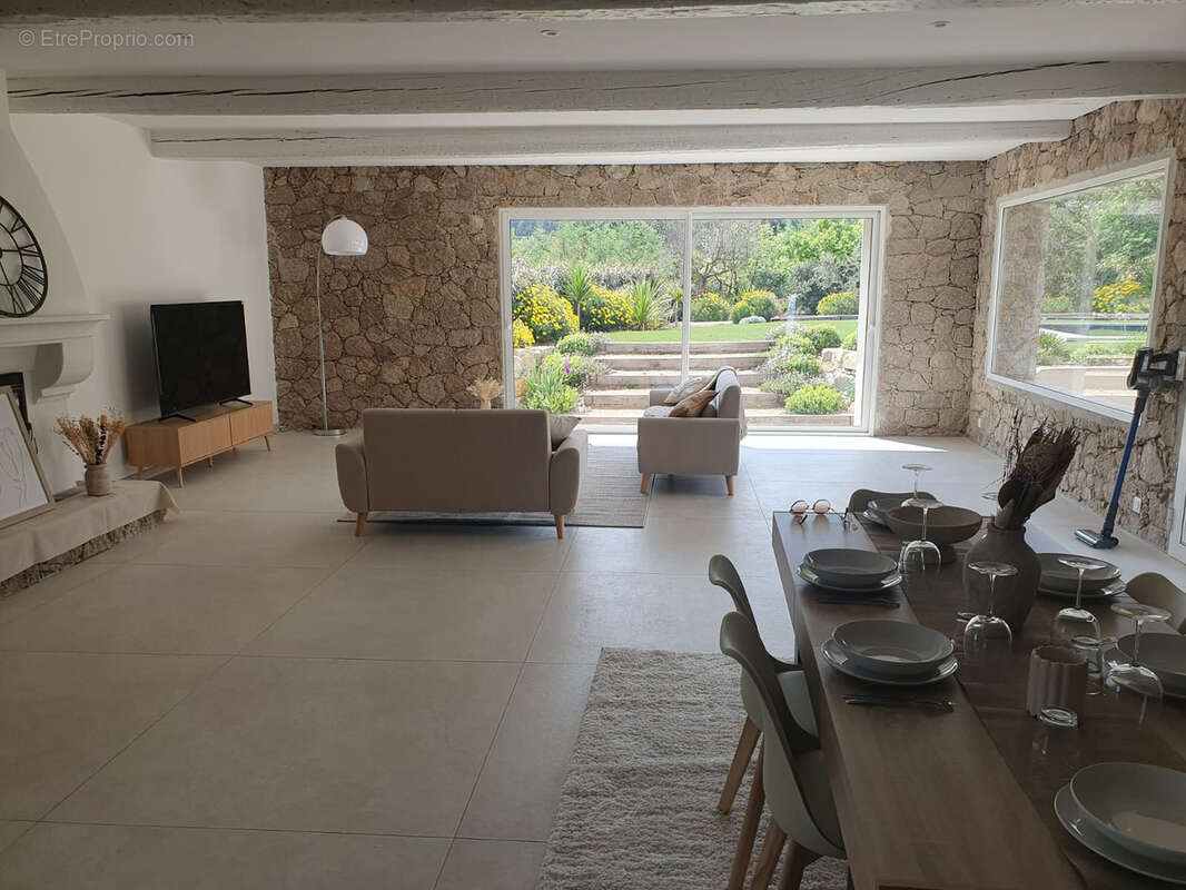 Maison à PLAN-DE-LA-TOUR