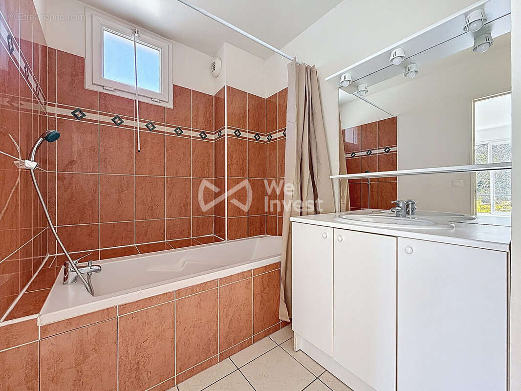 Appartement à VAUJOURS