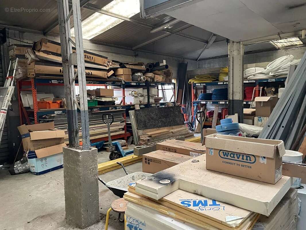 Local commercial Grand Couronne 450 m² - photo 3