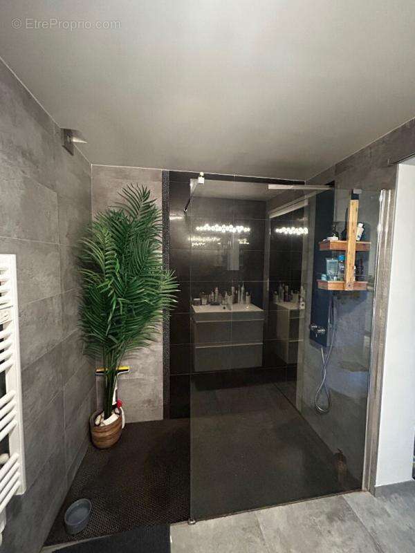 Appartement à VENELLES