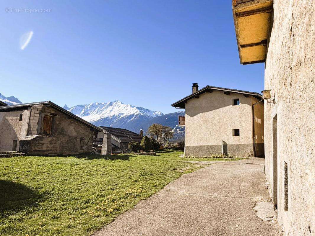 Maison à LES CHAPELLES