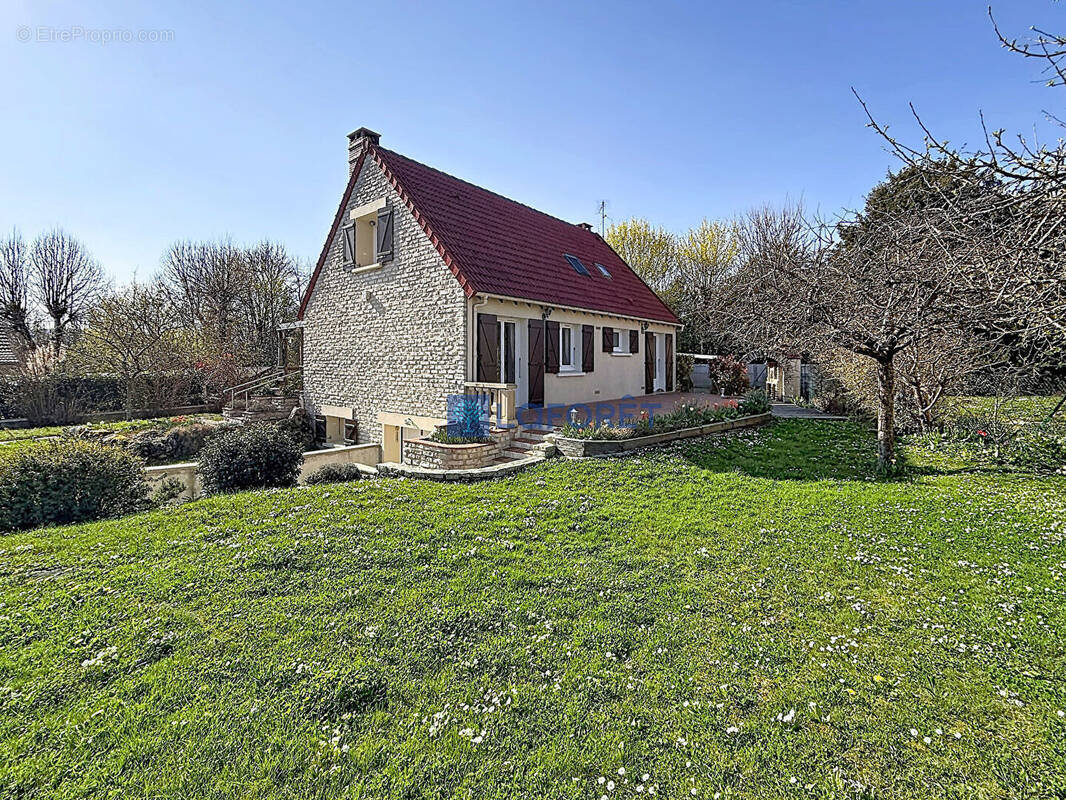 Maison à CONDE-SAINTE-LIBIAIRE