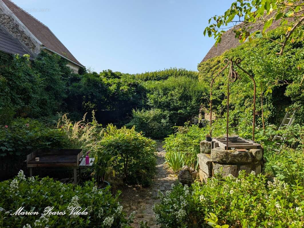 Grande maison de caractère avec jardin intimiste et grange - photo 12