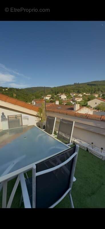 Appartement à LE CHAMBON-FEUGEROLLES