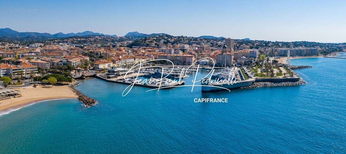 SAINT-RAPHAËL, Duplex 3 pièces 59 m² total,  meublé et équipé,  parking privatif et climatisation - DPE C - photo 3