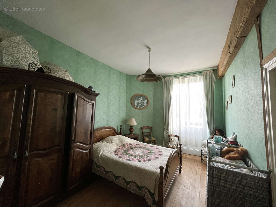 Maison à LA CHAPELLE-LA-REINE