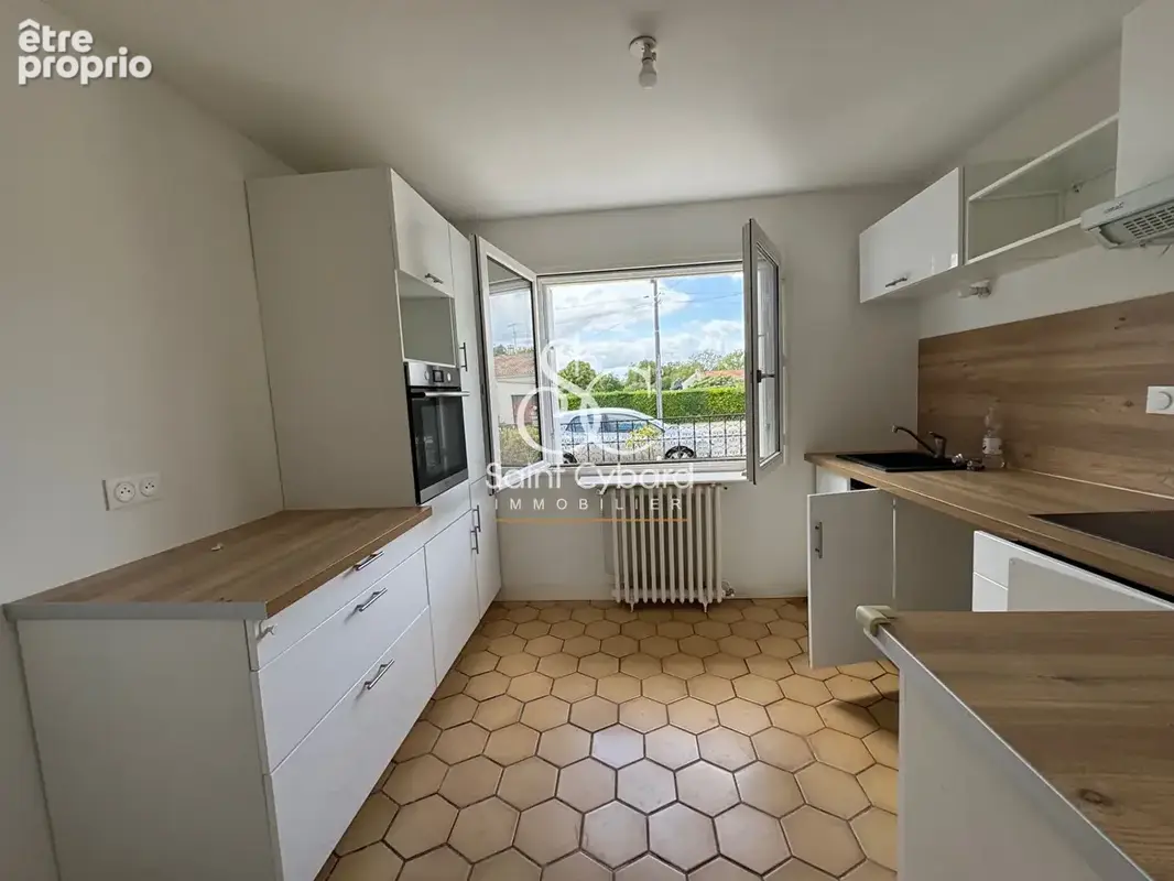Maison Voeuil et Giget - 3 chambres - photo 4