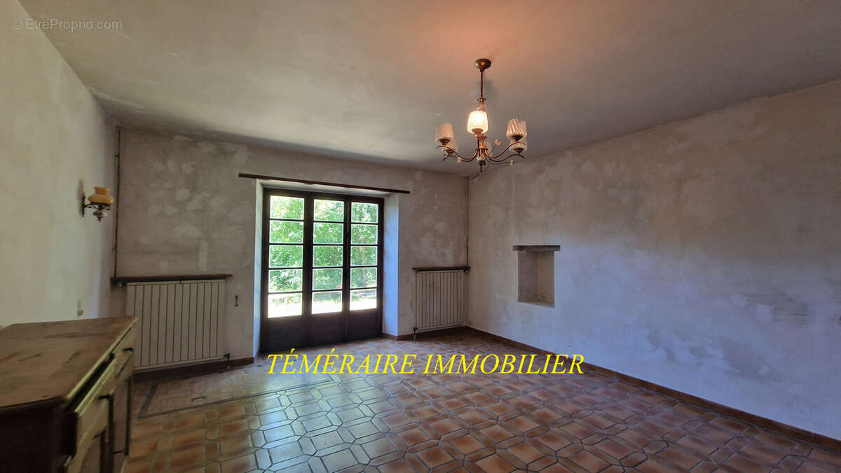 Proche Doucier- Ancienne ferme mitoyenne de 464m2 hab - photo 14