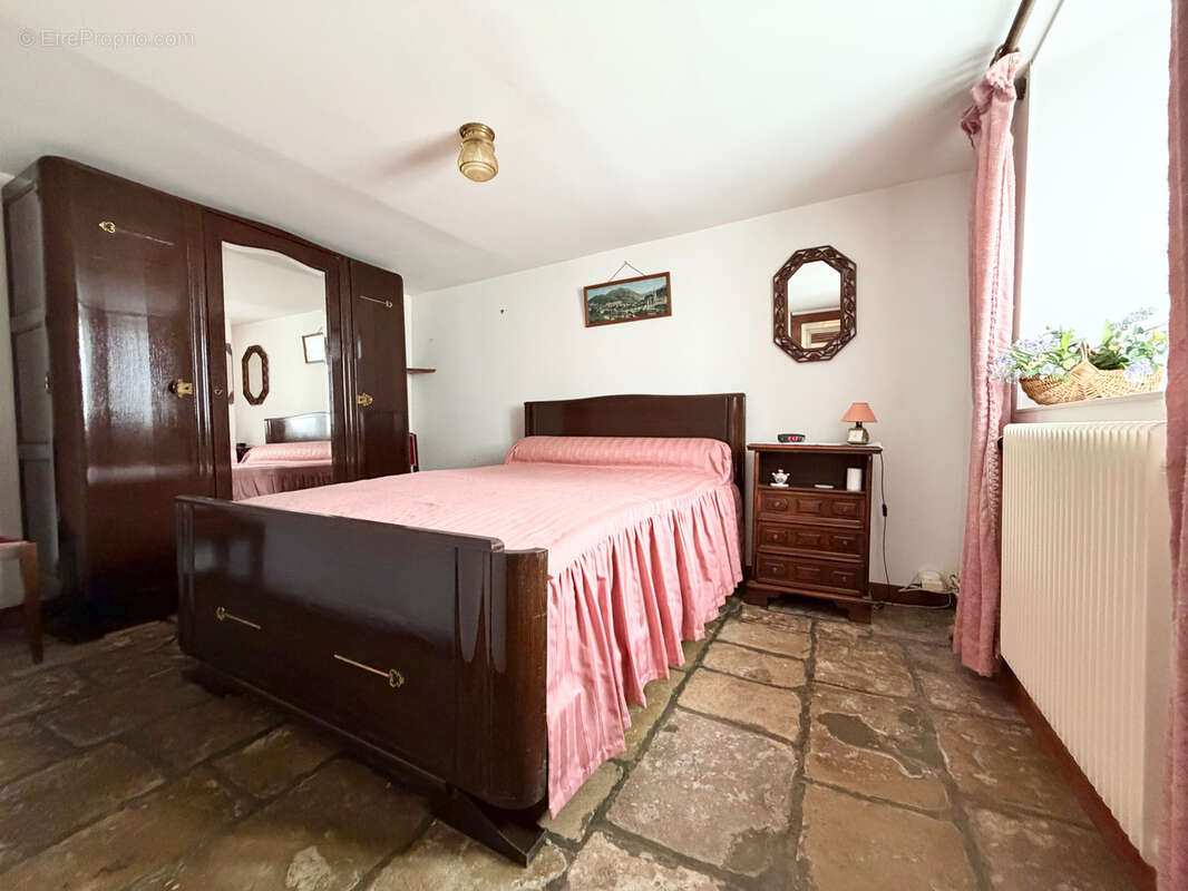 Belle propriété en pierre - Dépendances et garages - photo 12