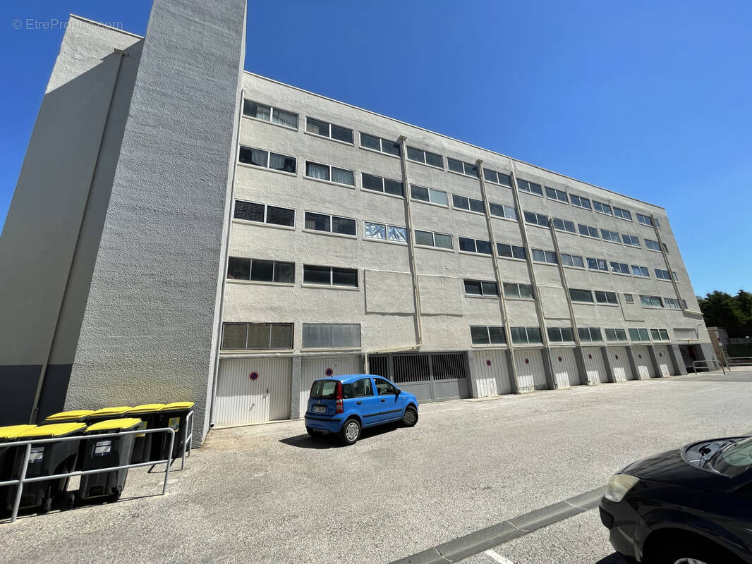 Parking à CANET-EN-ROUSSILLON