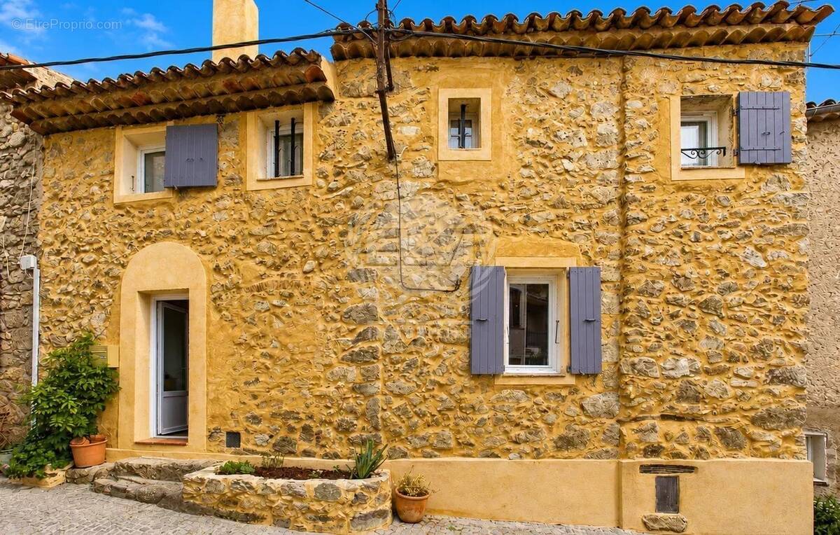 Maison à PLAN-DE-LA-TOUR