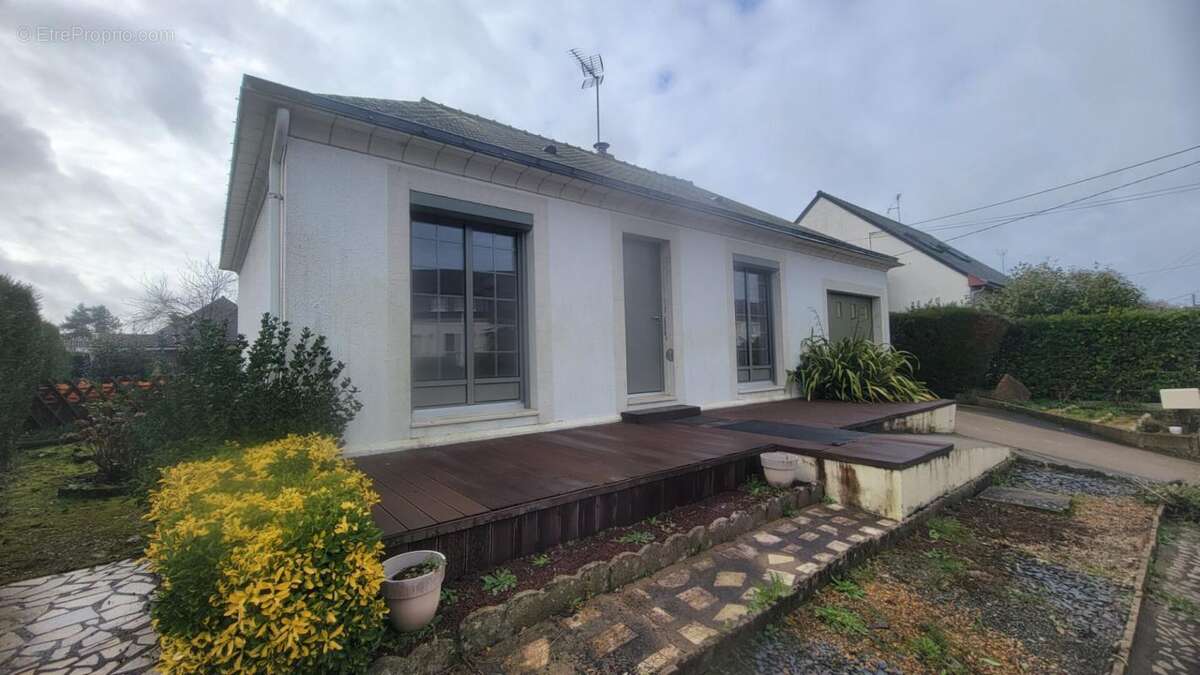 Maison à CHATEAUNEUF-SUR-SARTHE