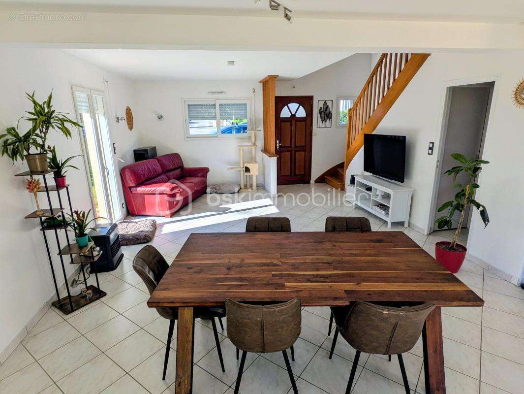EN EXCLUSIVITÉ – Maison rare sur le marché – 4 chambres – Saint-Germain-du-Pinel – Sans vis-à-vis - photo 3