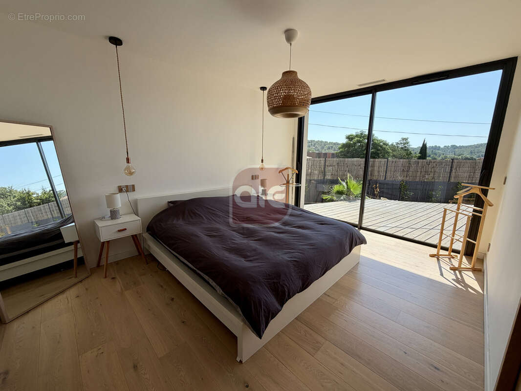 PRADES LE LEZ: Superbe contemporaine de près de 180 m2 sur une parcelle de 700 m2 avec piscine - photo 9