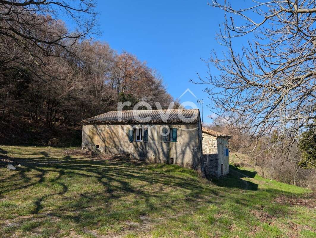 Maison à ROCHE-SAINT-SECRET-BECONNE