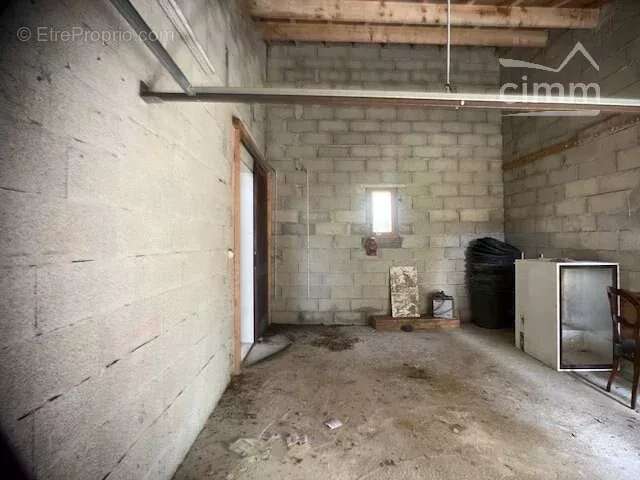 Maison à SAINT-PANTALEON-LES-VIGNES