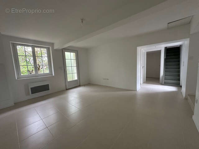 Appartement T3 , 61 m2, entièrement rénové avec jardin - photo 2